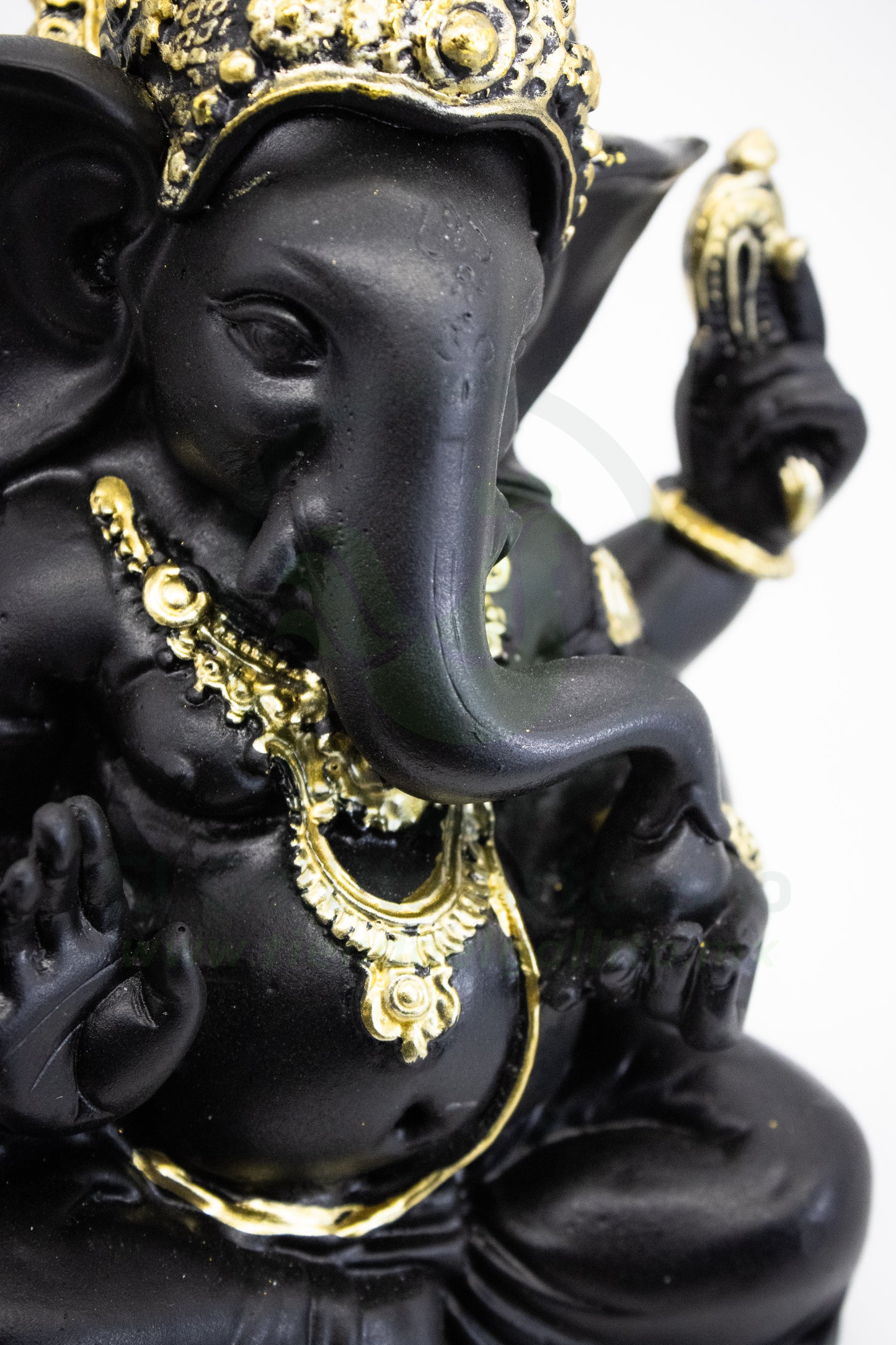 Adorno Ganesh MD4
