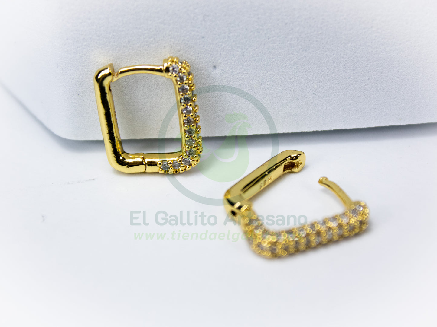 Arete 24-4 MD25 | Huggie Cuadro