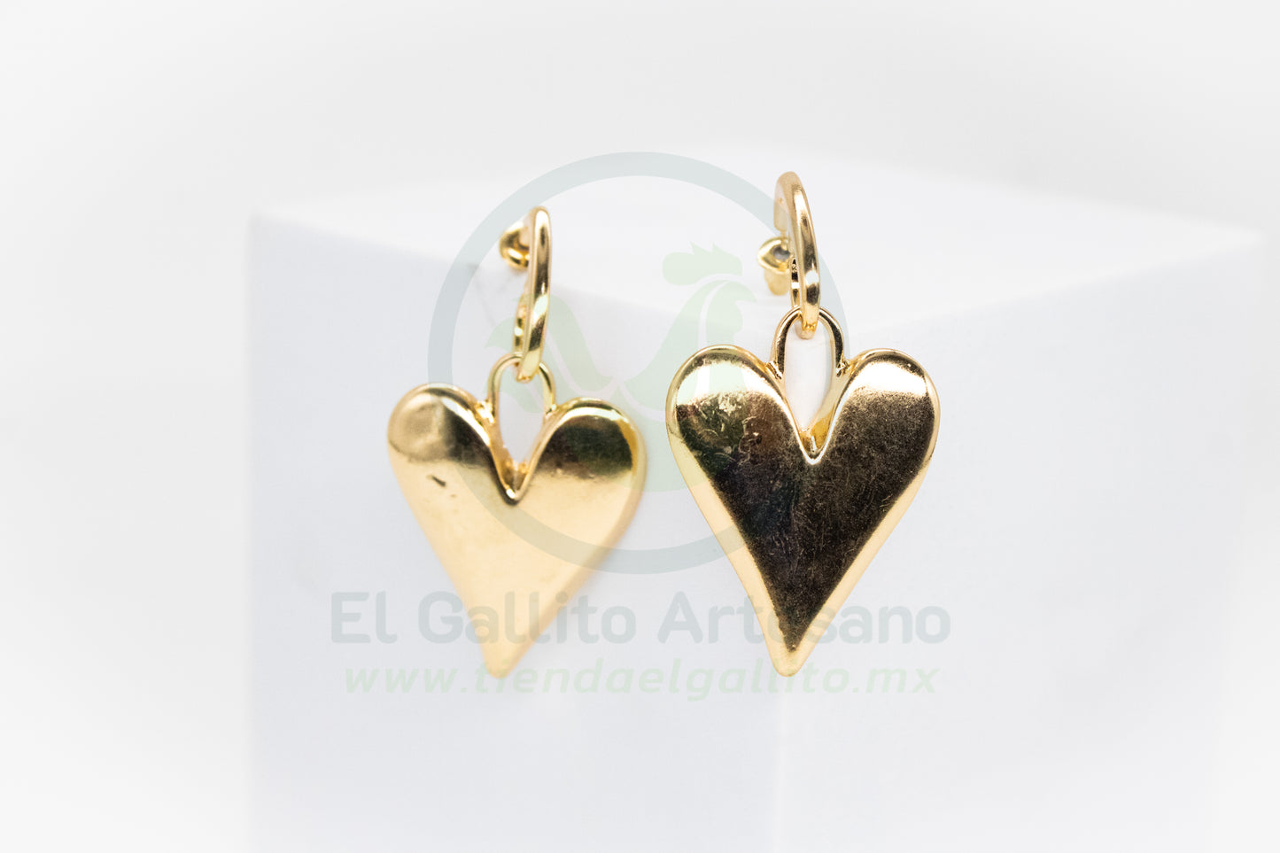 Arete Gold MD24 | Huggie Corazón Gr