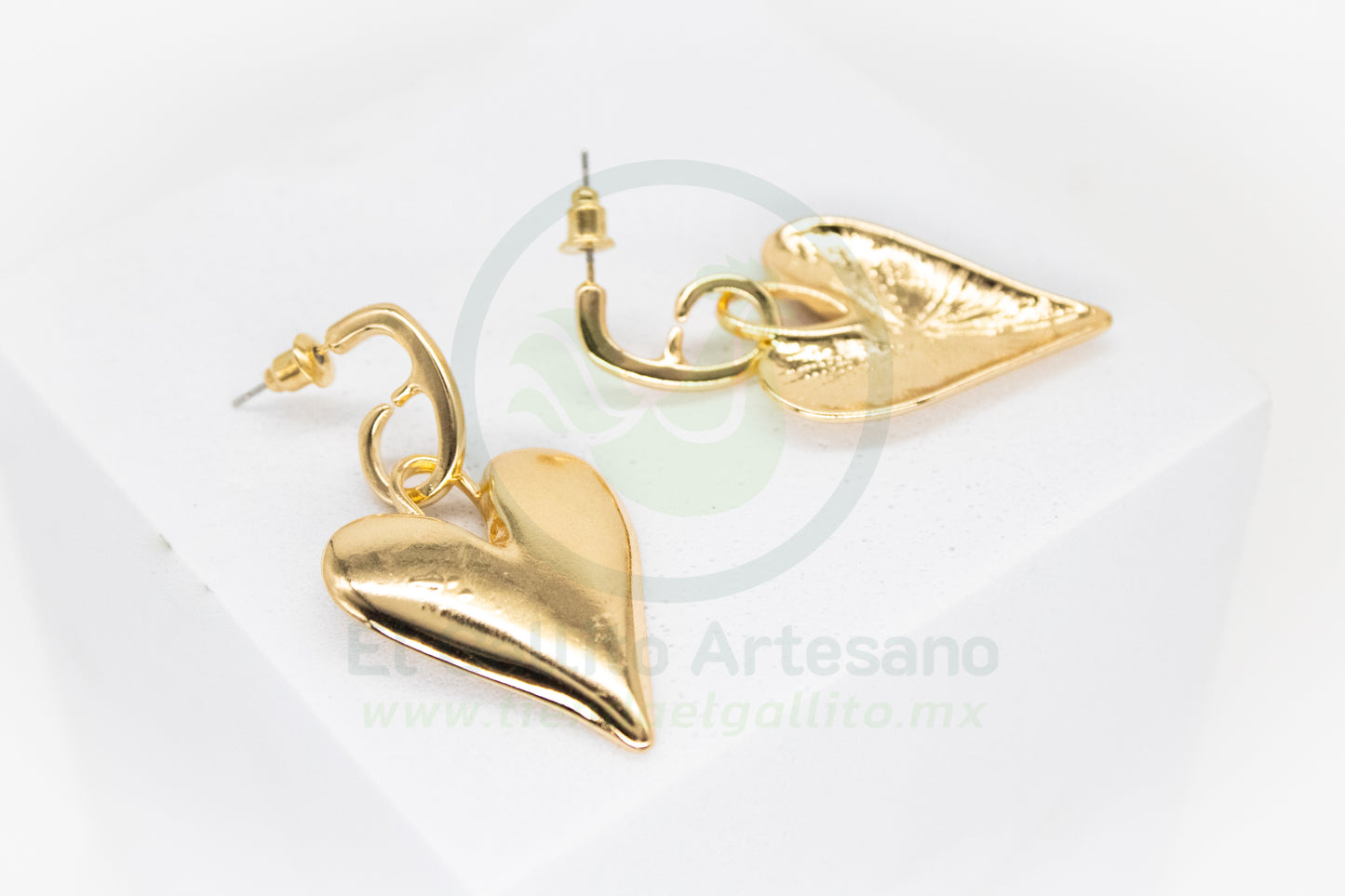 Arete Gold MD24 | Huggie Corazón Gr
