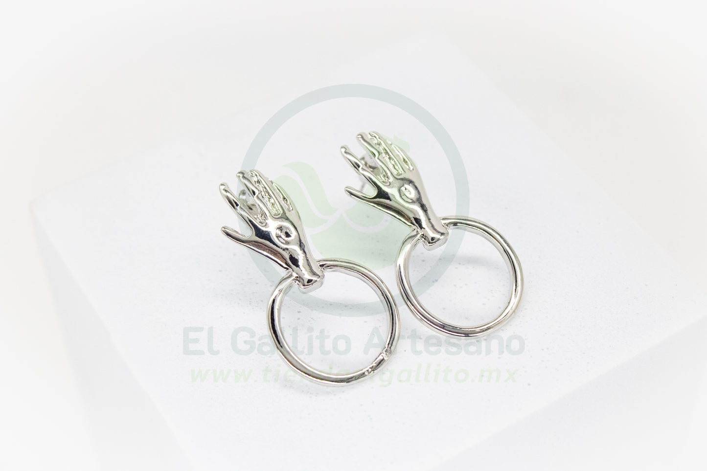 Arete Gold MD32 Silver | Mano con Aro