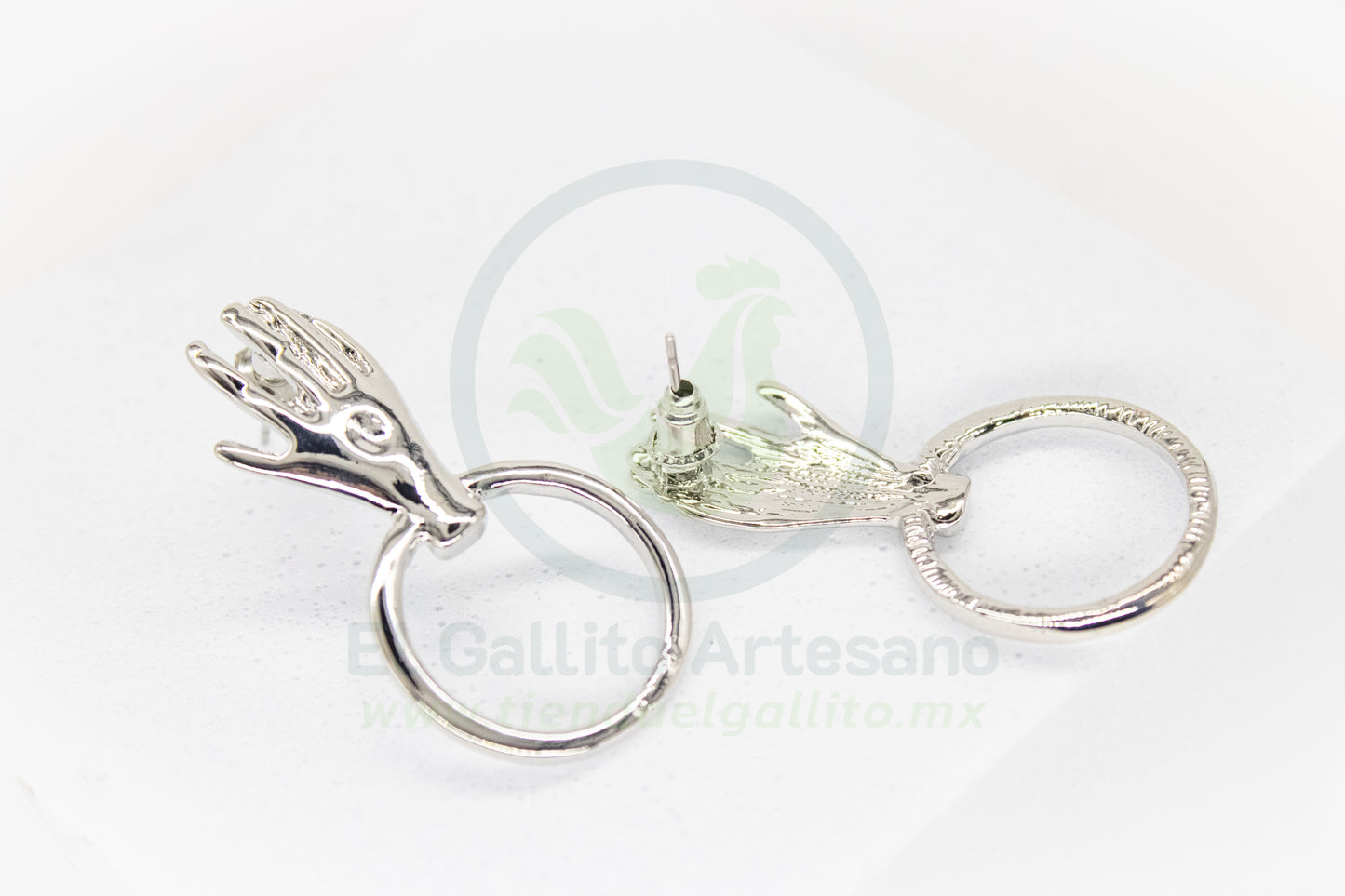 Arete Gold MD32 Silver | Mano con Aro