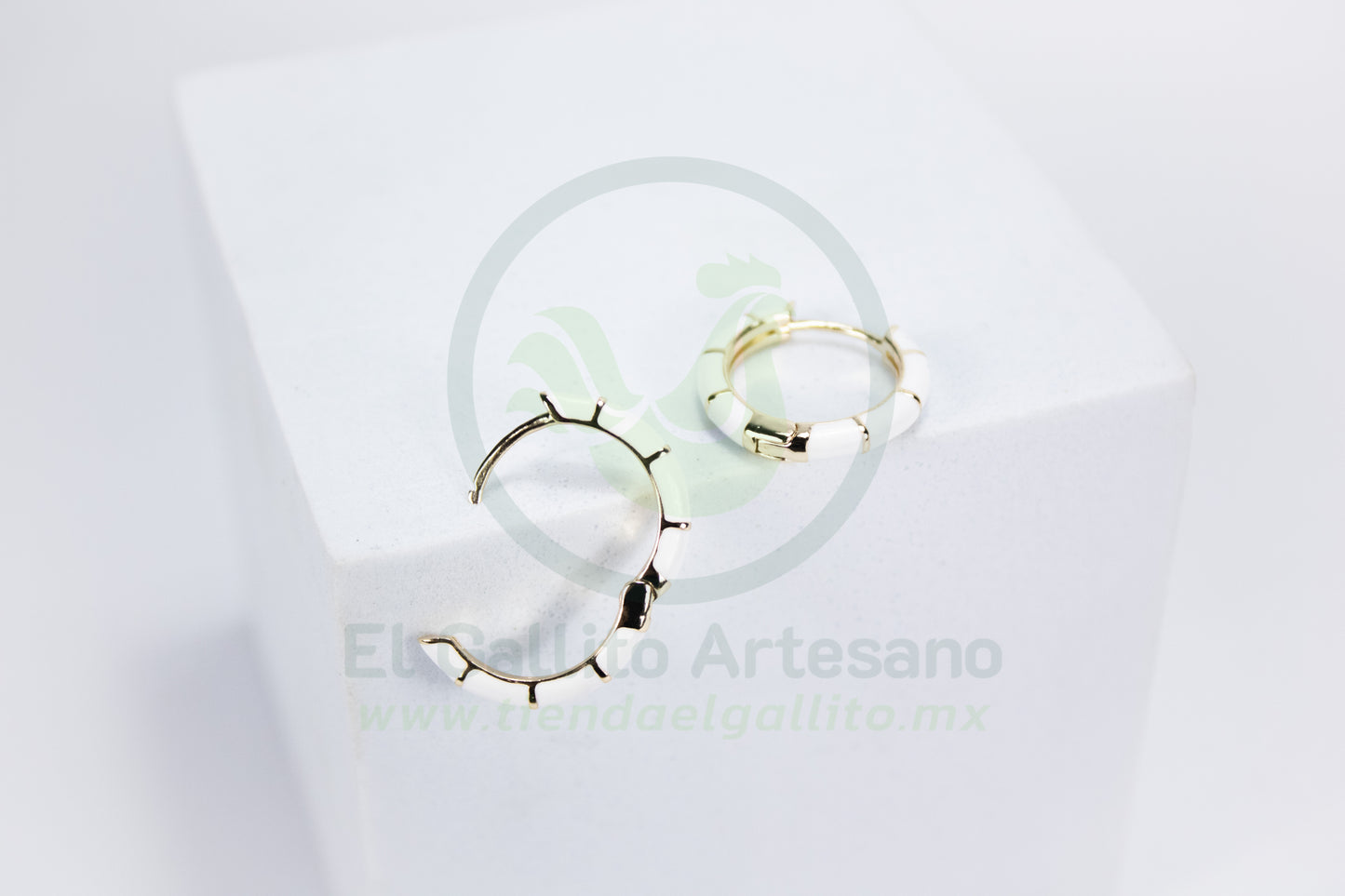 Arete Vivi Dw-2 | Huggie Blanco