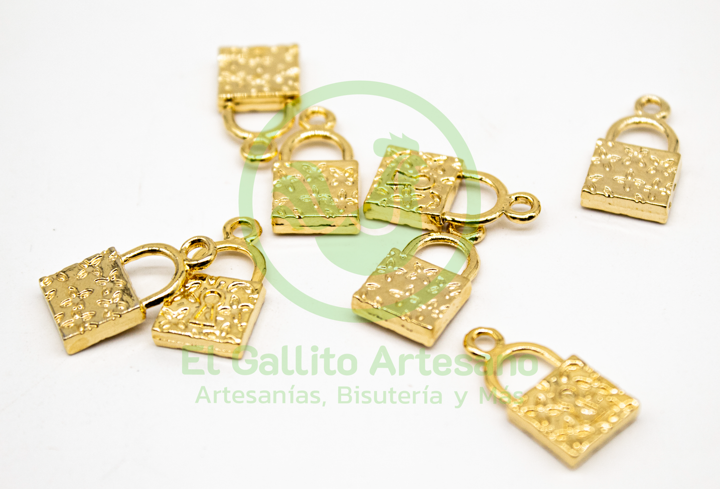 #845 Chapa de Oro - Dije Candado Grabado (PIEZA) (ÚLTIMAS PIEZAS)
