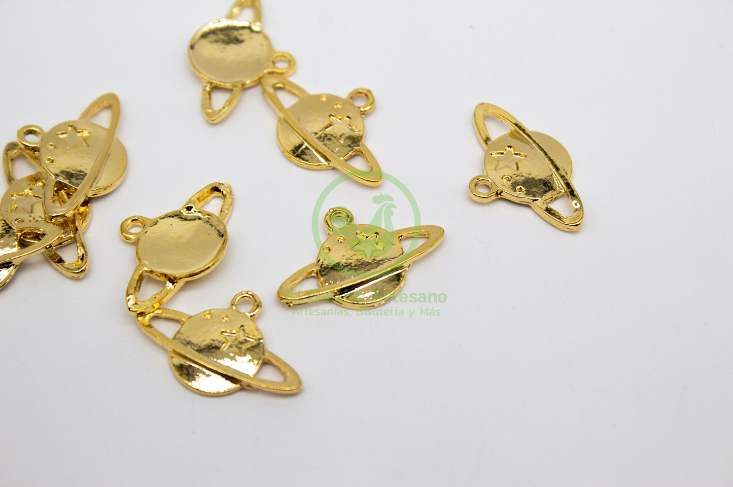 #597 Chapa de Oro - Dije Saturno (PIEZA)