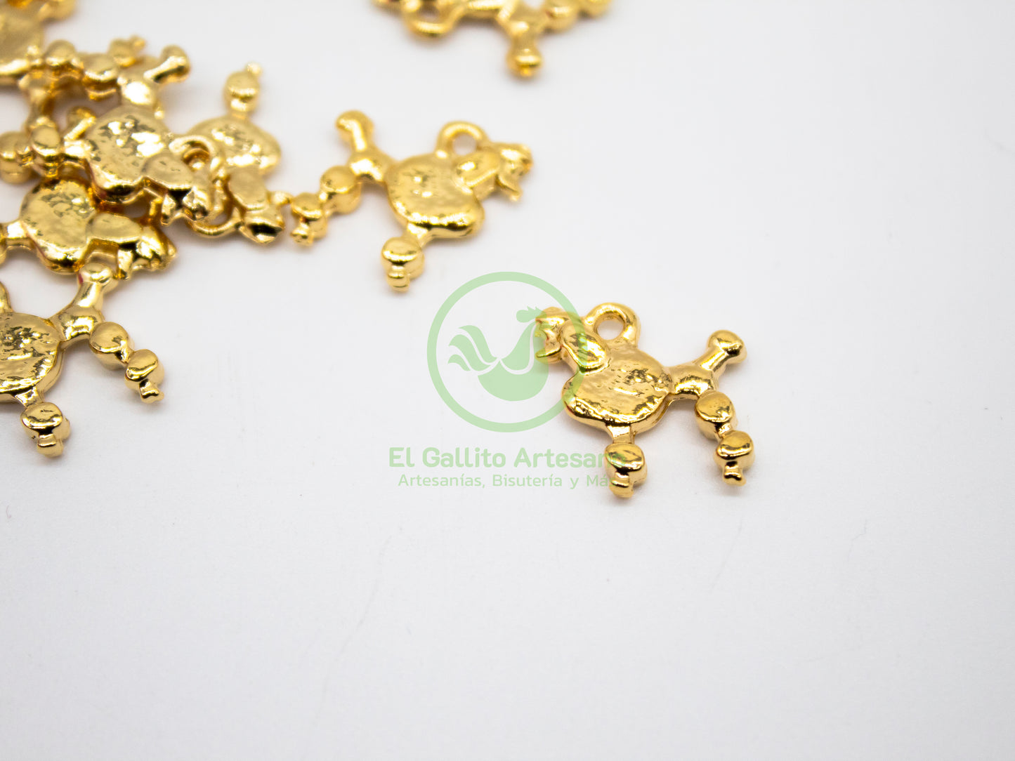 #690 Chapa de Oro - Dije Perro Poodle (PIEZA) (ÚLTIMAS PIEZAS)