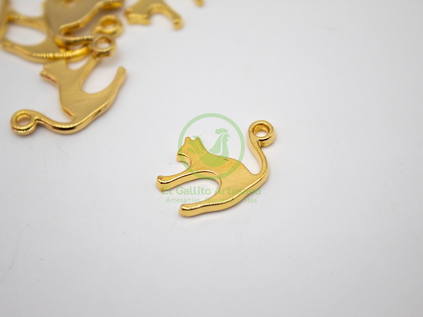 #708 Chapa de Oro - Dije Gato Estirado (PIEZA) (ÚLTIMAS PIEZAS)