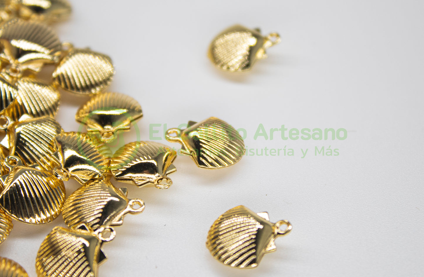 #892 Chapa de Oro - Dije Almeja Completa (PIEZA)