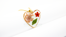 Cargar imagen en el visor de la galería, Collar Dije Resina MD02 | Corazón Flor Naranja
