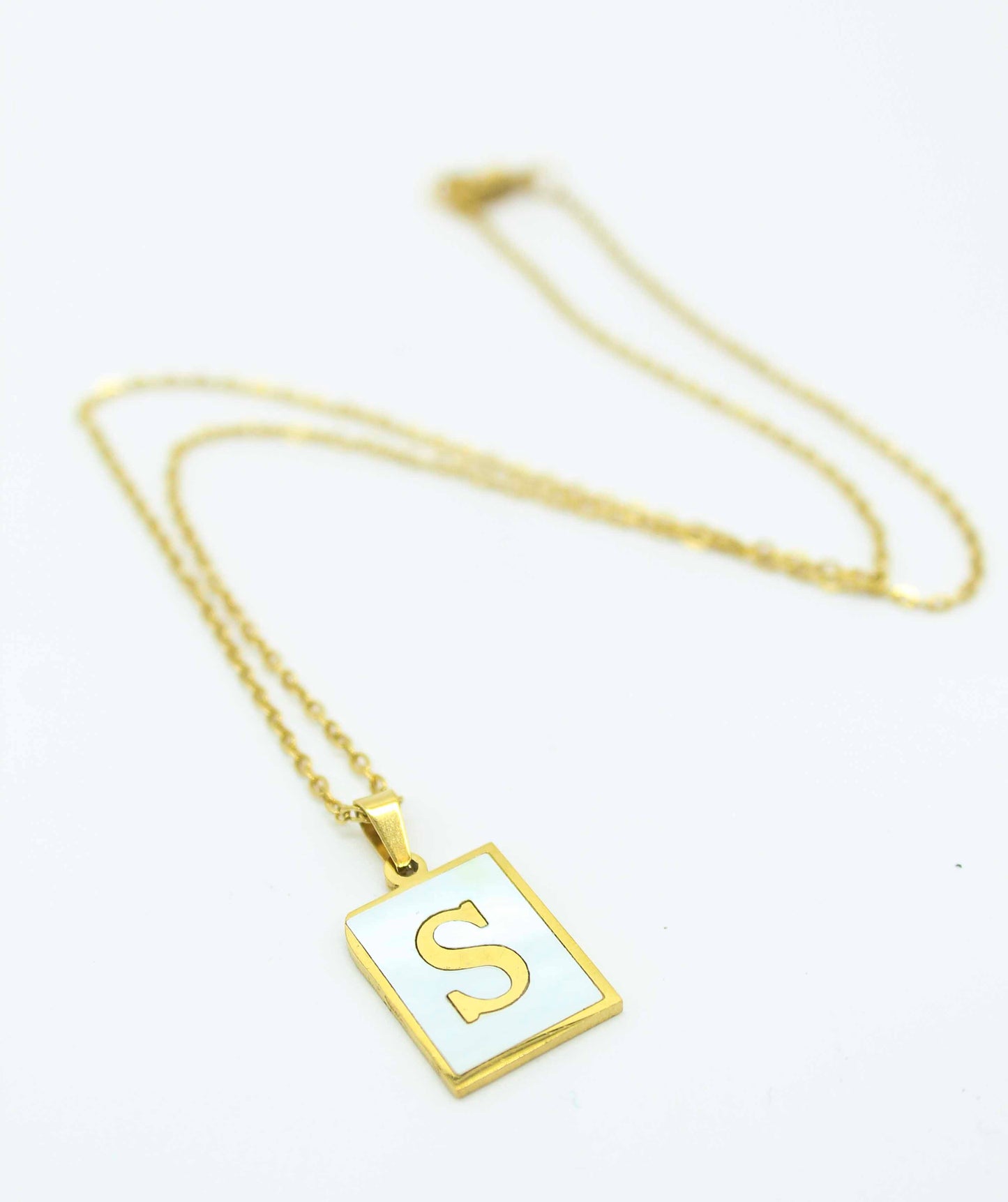 Collar Letras Cuadrado Perla