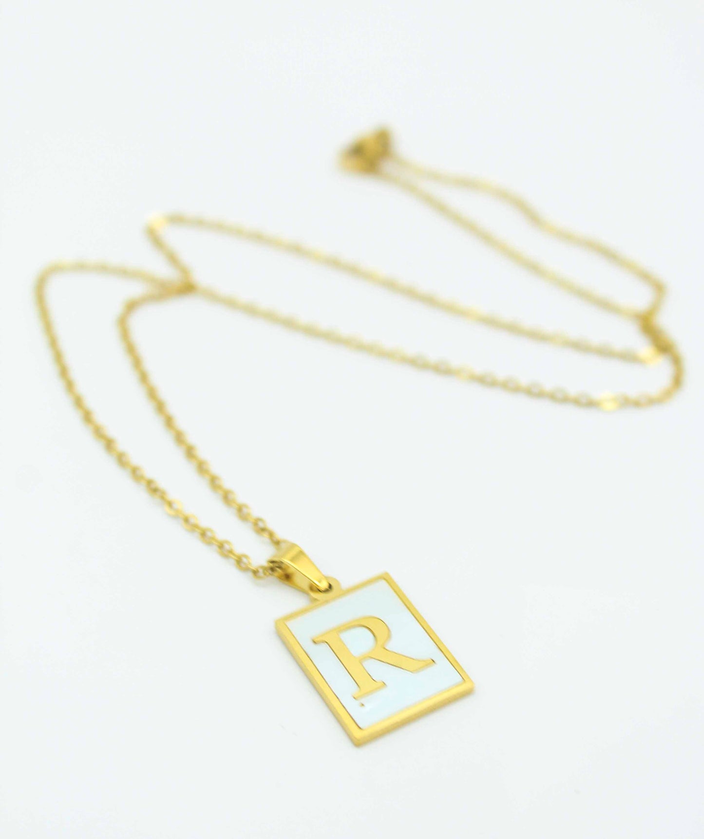 Collar Letras Cuadrado Perla