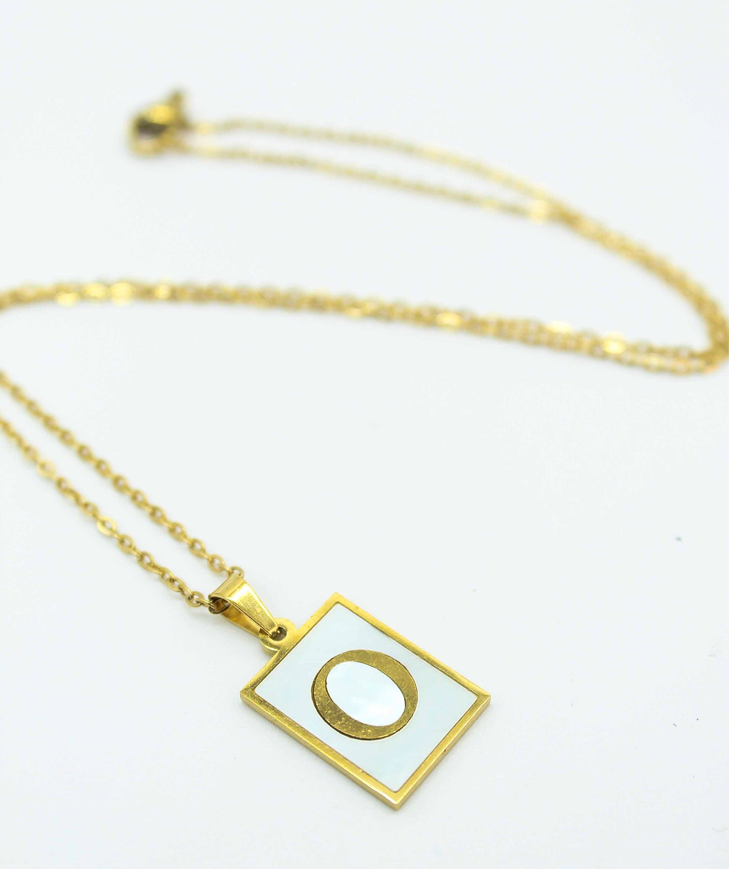 Collar Letras Cuadrado Perla