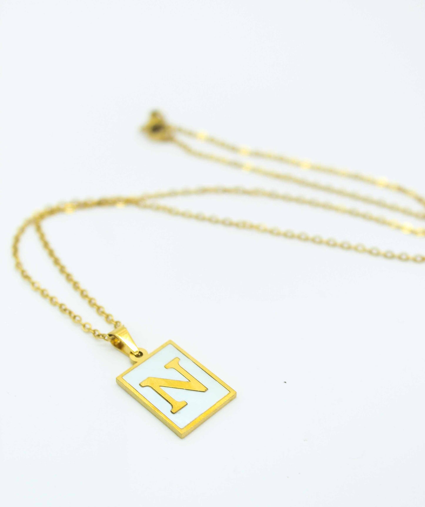 Collar Letras Cuadrado Perla