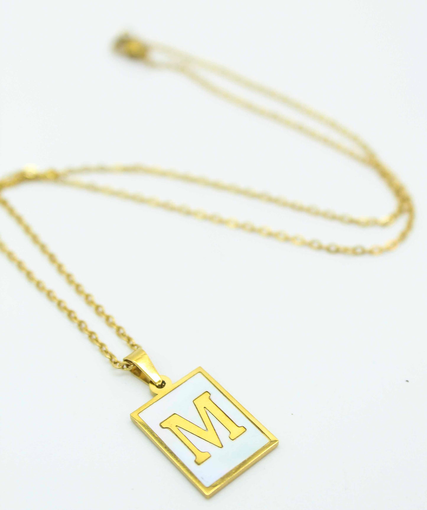 Collar Letras Cuadrado Perla