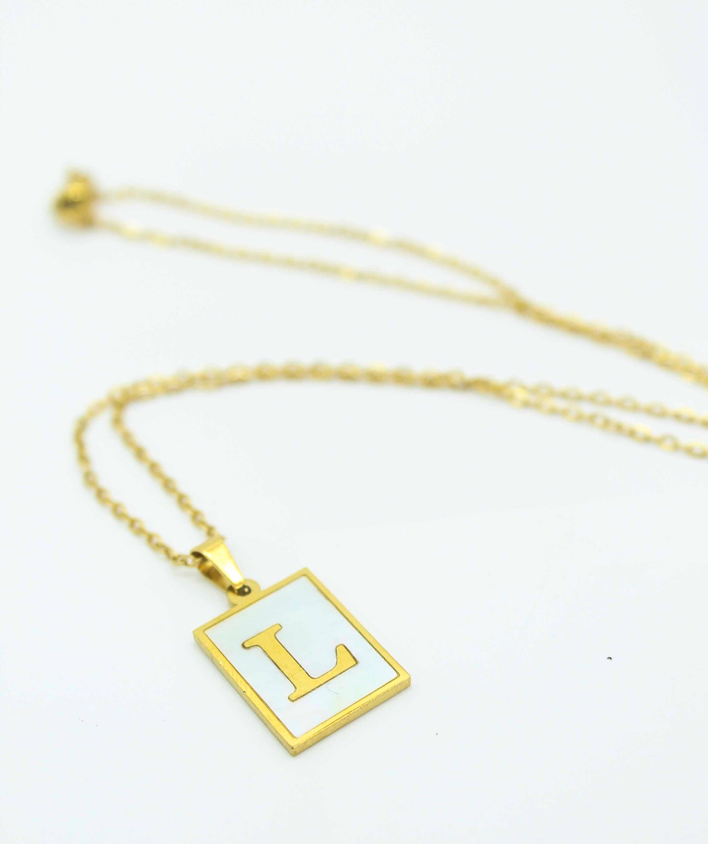 Collar Letras Cuadrado Perla