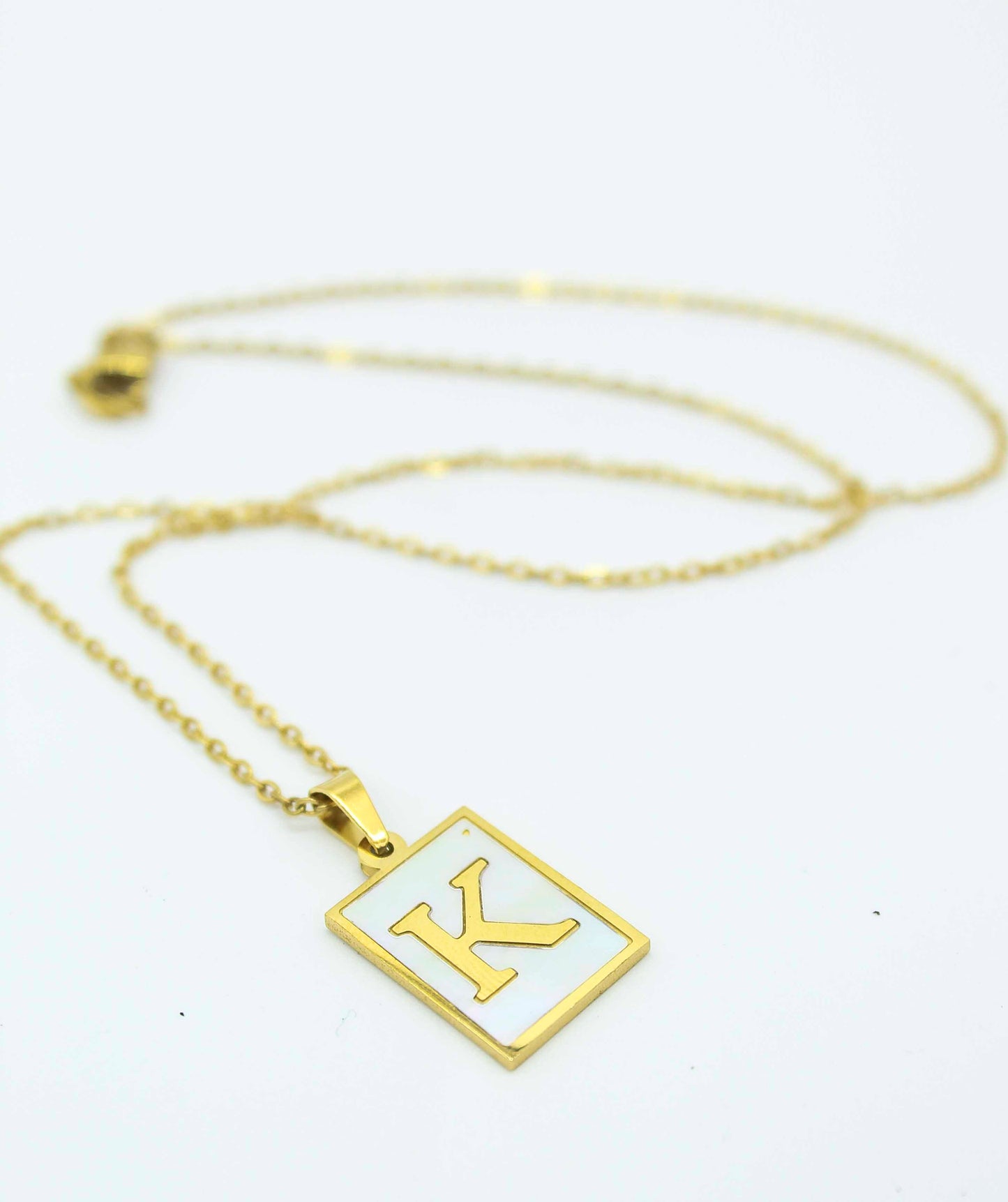 Collar Letras Cuadrado Perla
