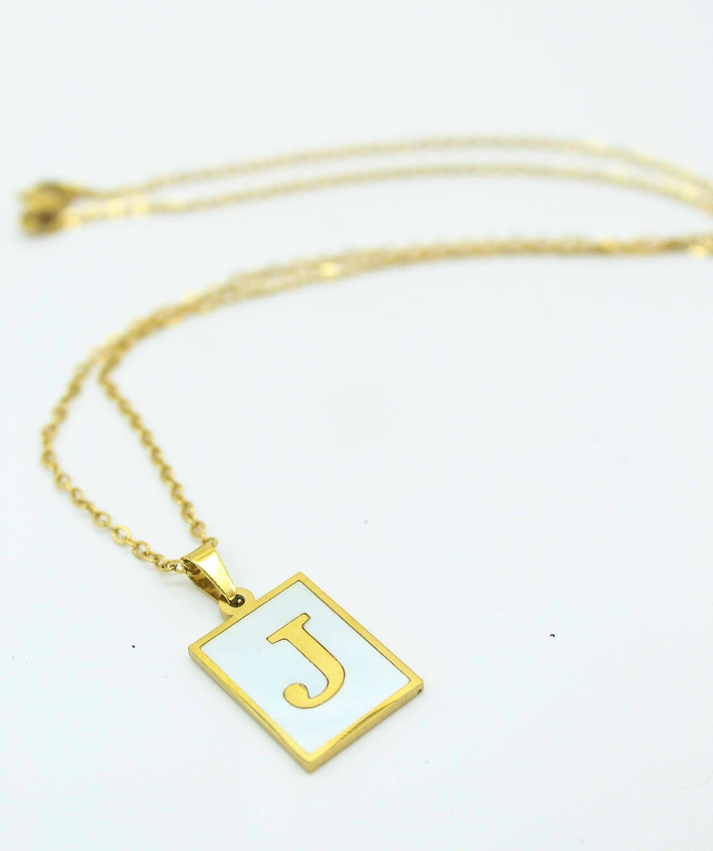 Collar Letras Cuadrado Perla