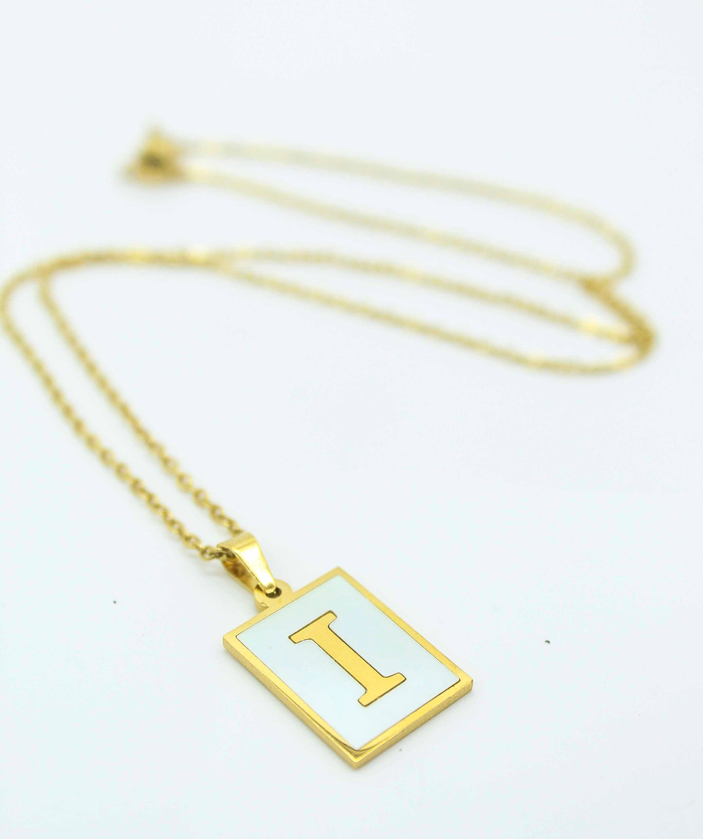 Collar Letras Cuadrado Perla