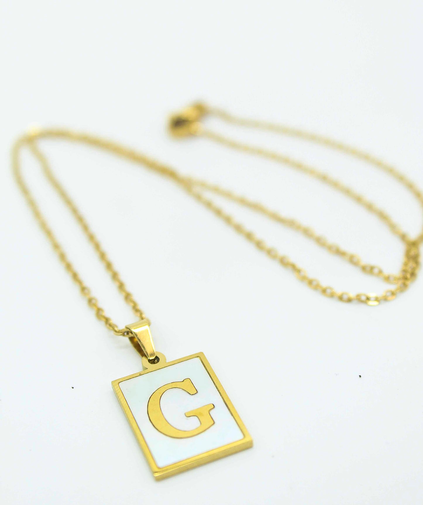 Collar Letras Cuadrado Perla