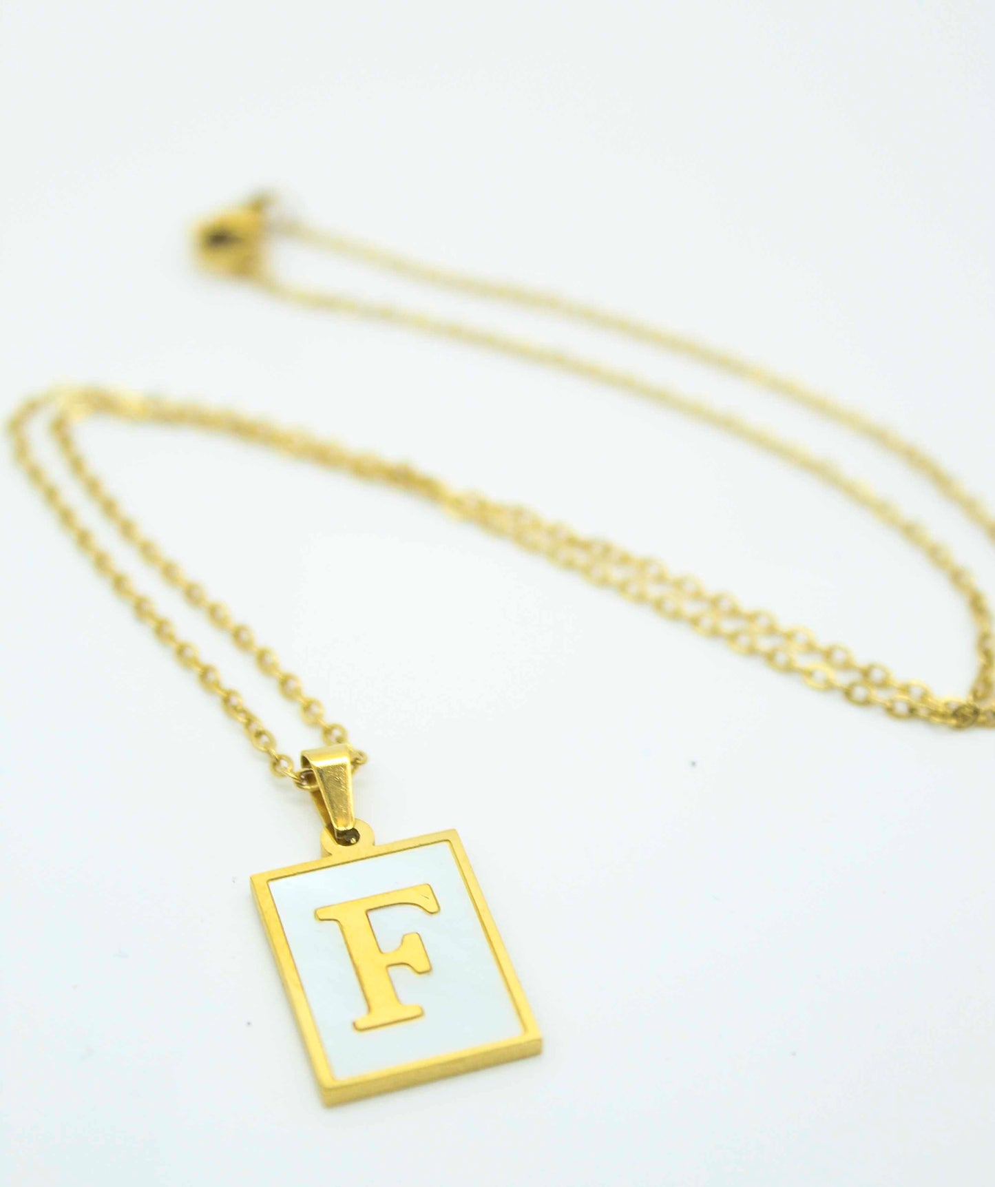Collar Letras Cuadrado Perla