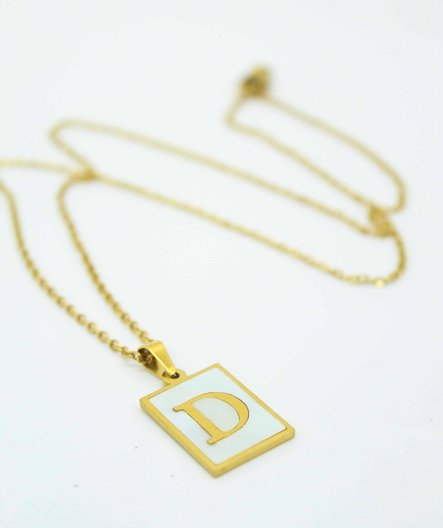 Collar Letras Cuadrado Perla