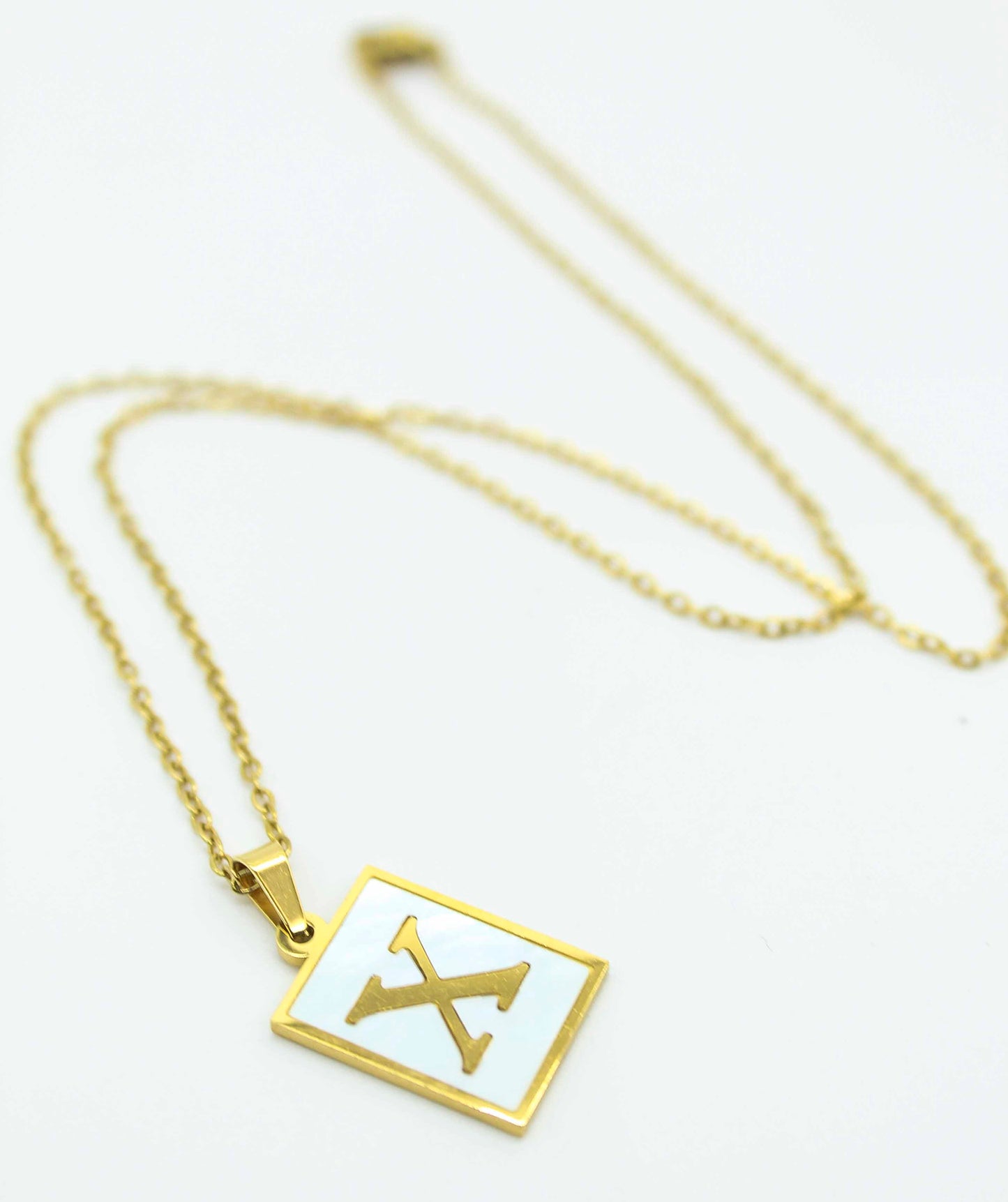 Collar Letras Cuadrado Perla