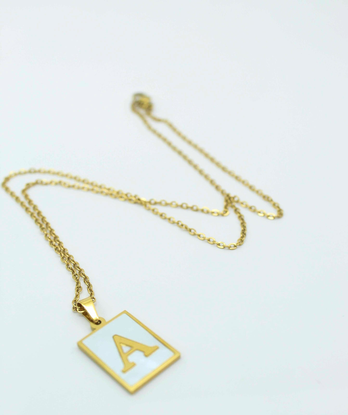 Collar Letras Cuadrado Perla