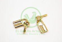 Cargar imagen en el visor de la galería, #835 Chapa de Oro - Dije Candado Con Llave 16mm (PIEZA)
