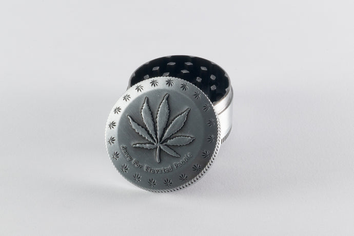 Grinder CA177 Plateado/Hoja De Marihuana