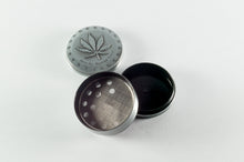 Cargar imagen en el visor de la galería, Grinder CA177 Plateado/Hoja De Marihuana
