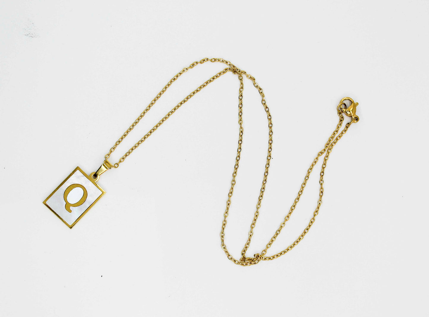 Collar Letras Cuadrado Perla