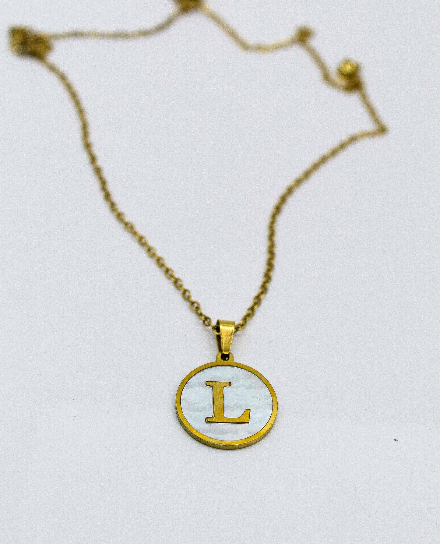 Collar Letras Circulo Perla Madre