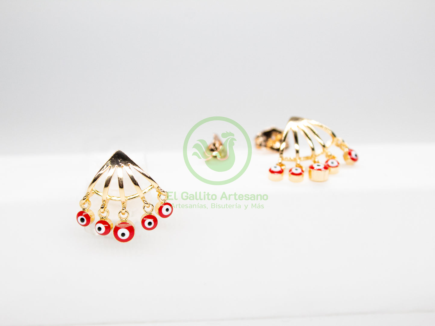 Arete Tipo Clip con Ojitos Rojos