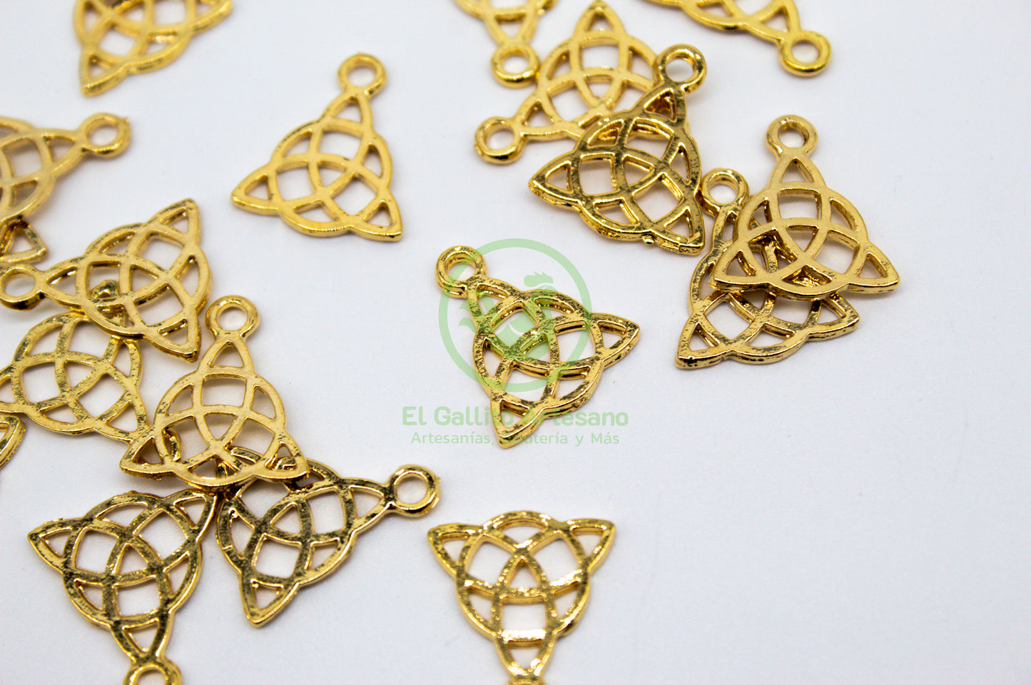 #598 Chapa de Oro - Dije Triqueta O Triquetra